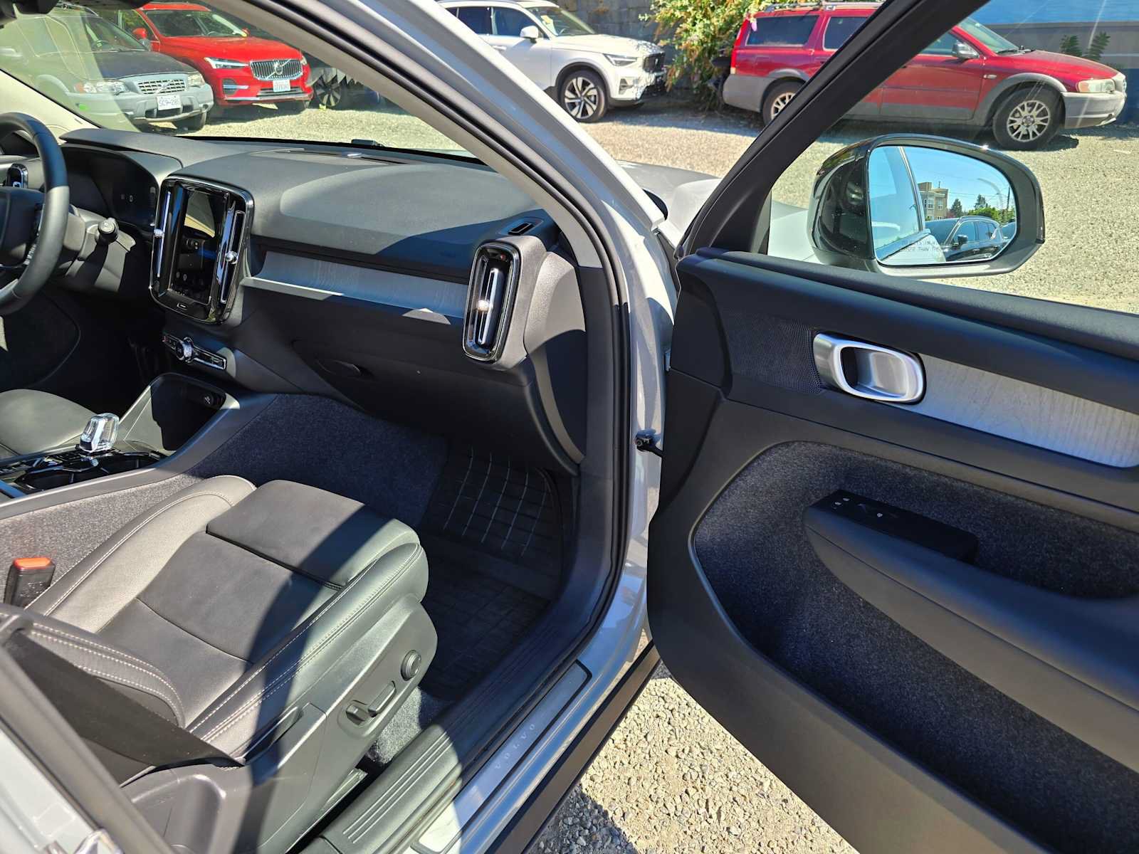 Used 2026 Volvo XC40 B5 Plus w/ Protection Package Premier AWD/4WD image 10