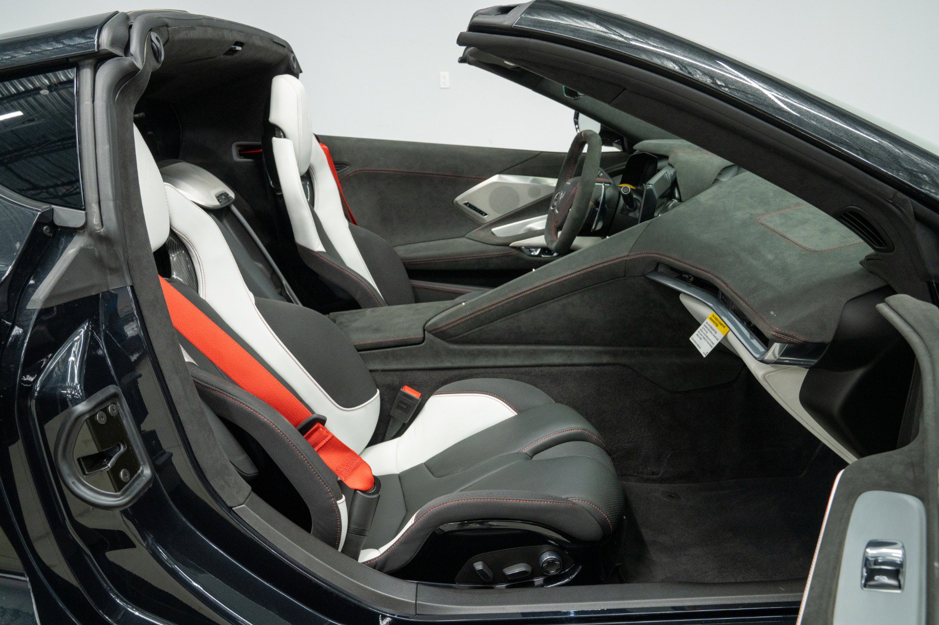 Used 2023 Chevrolet Corvette Stingray Premium Cpe w/ Z51 Performance Package RWD image 31