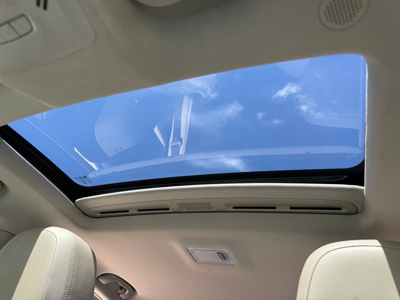 Used 2017 Buick Encore Essence FWD image 19
