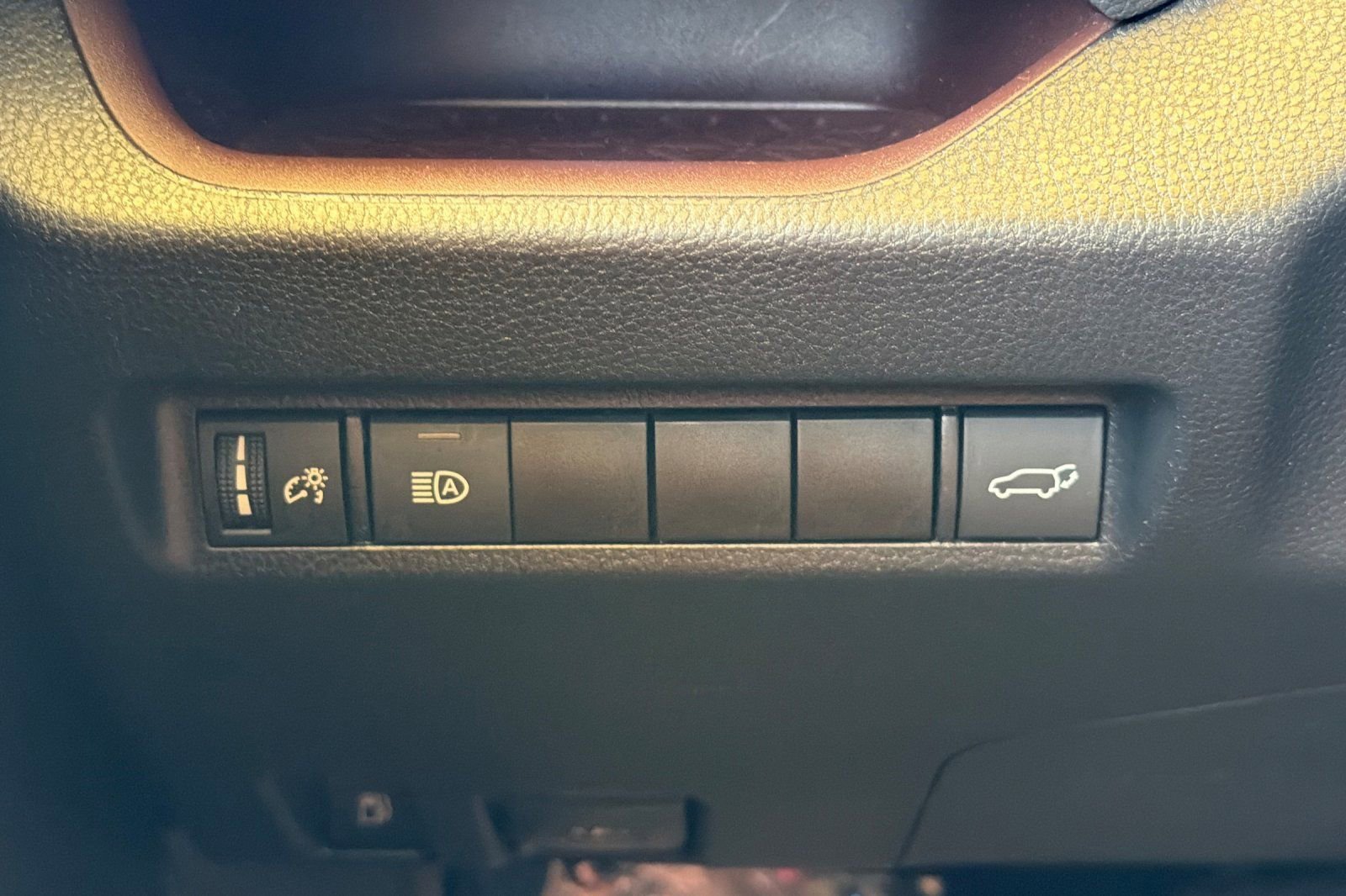 Used 2019 Toyota RAV4 Limited AWD/4WD image 32