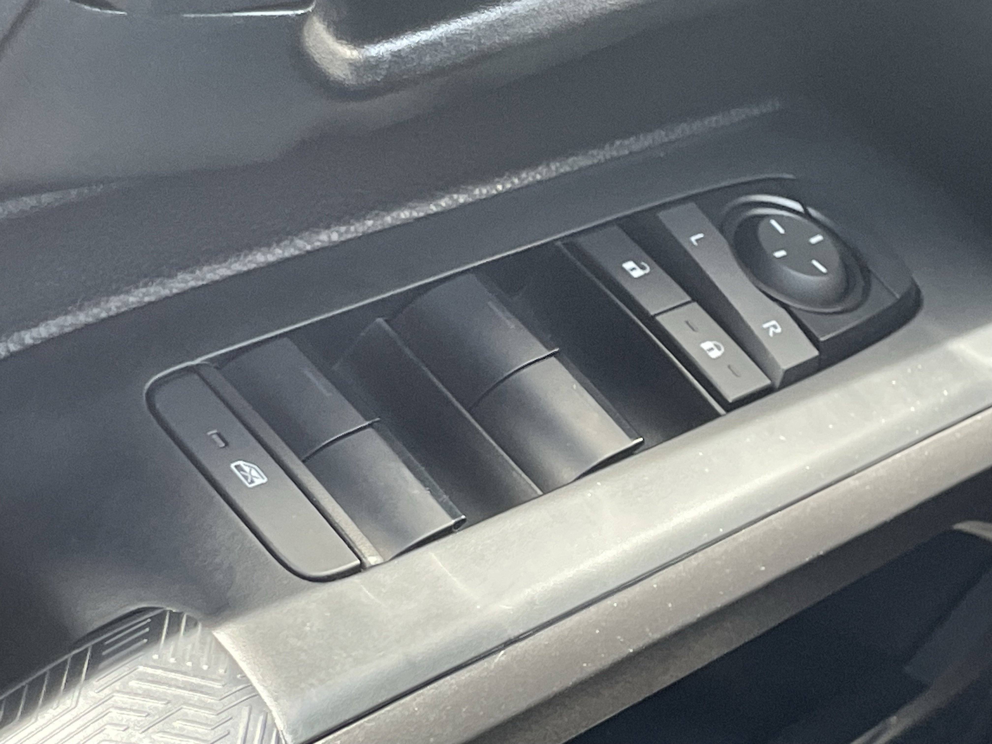 Used 2025 Toyota Tacoma SR5 AWD/4WD image 16