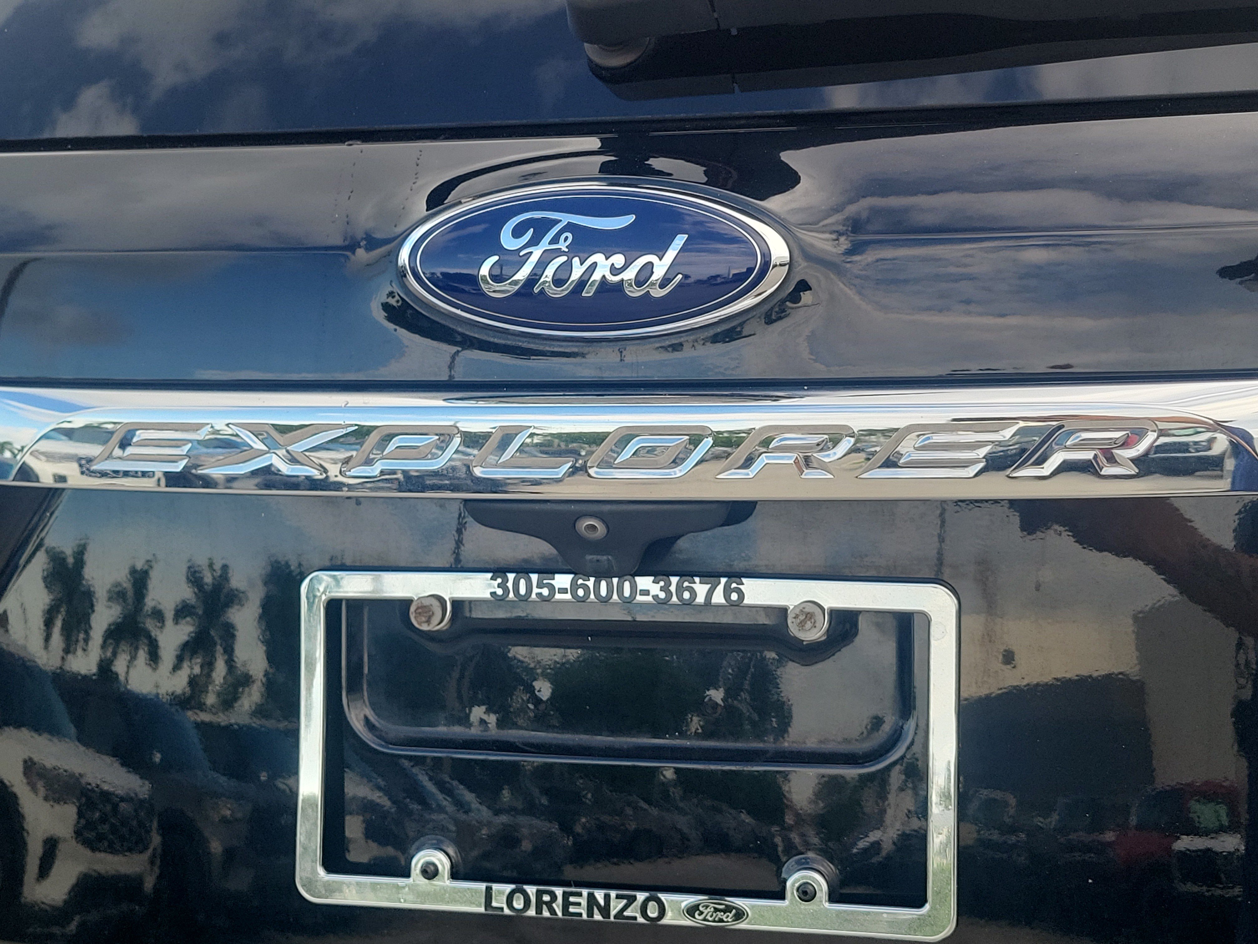 Used 2018 Ford Explorer XLT w/ Equipment Group 202A FWD image 11