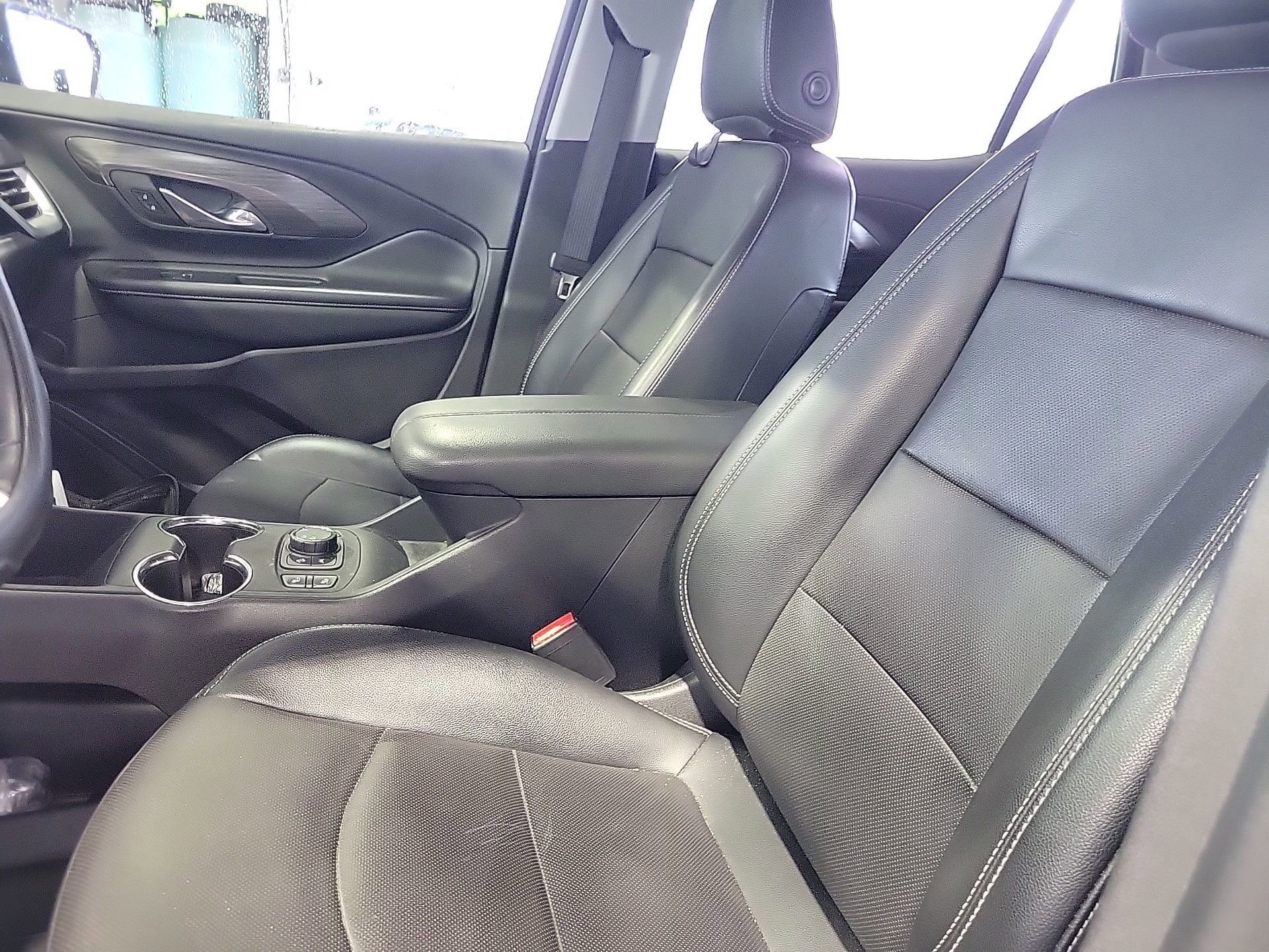 Used 2024 GMC Terrain SLT w/ LPO, Floor Liner Package image 27