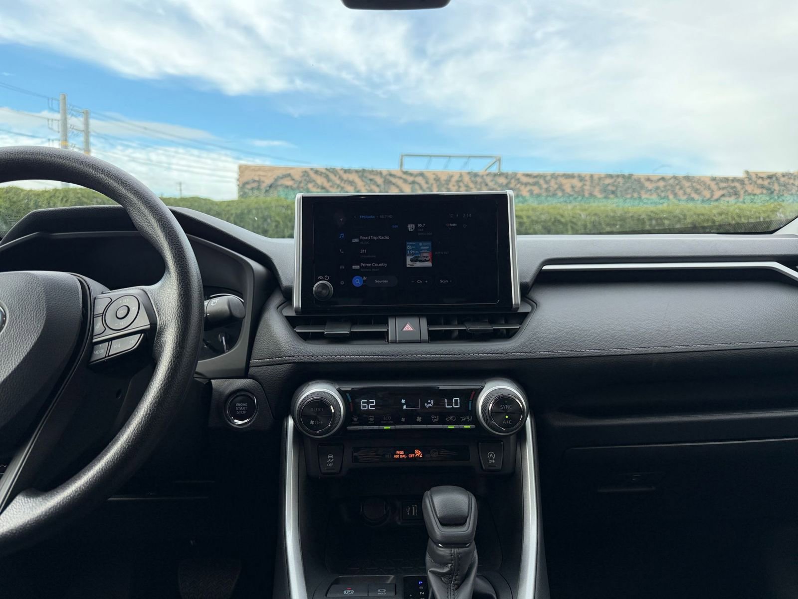 Used 2025 Toyota RAV4 XLE w/ Convenience Package image 18