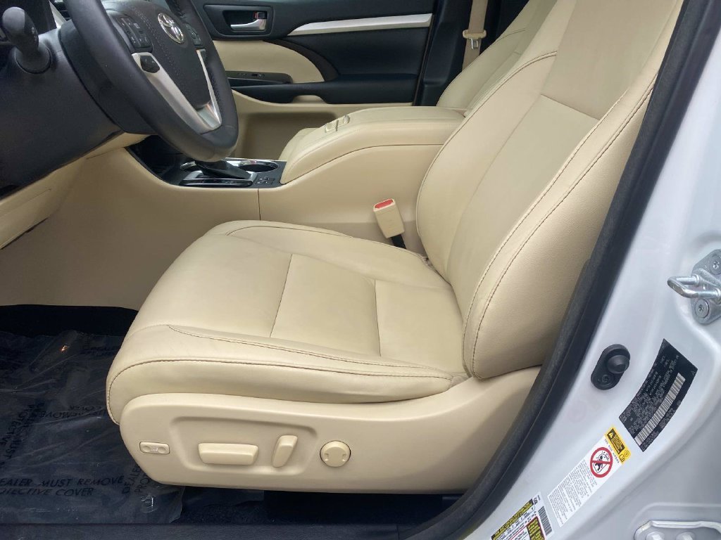 Used 2018 Toyota Highlander XLE FWD image 19