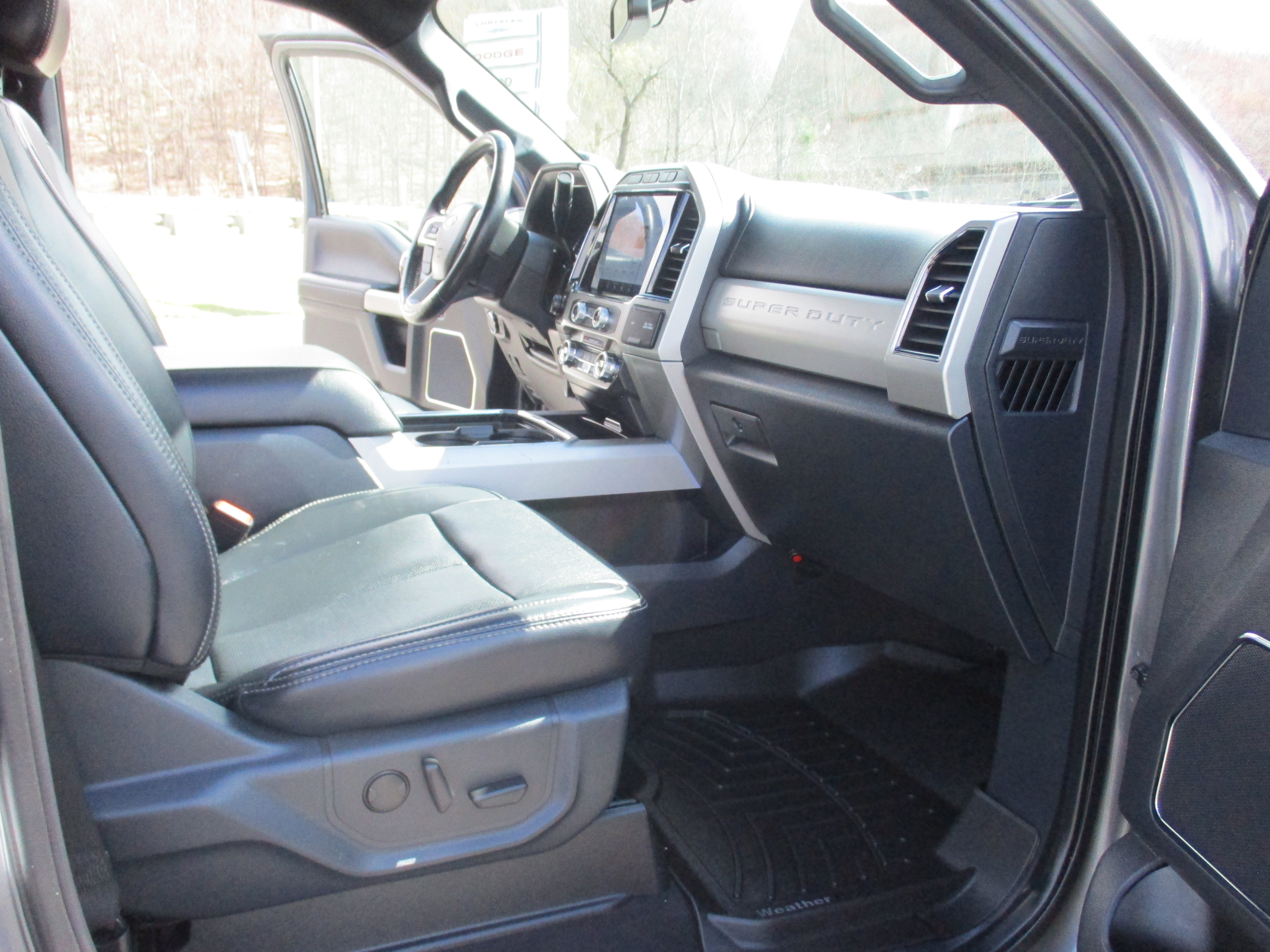 Used 2022 Ford F350 Lariat w/ Black Appearance Package image 14