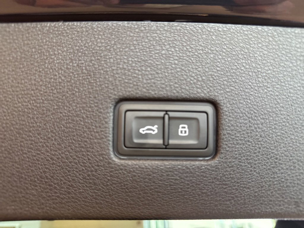 Used 2024 Audi SQ8 Prestige w/ Prestige Package image 27