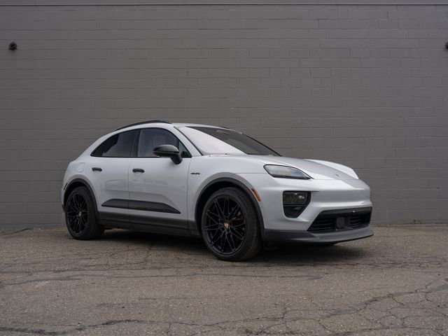 Certified 2025 Porsche Macan 4 Electric image 9
