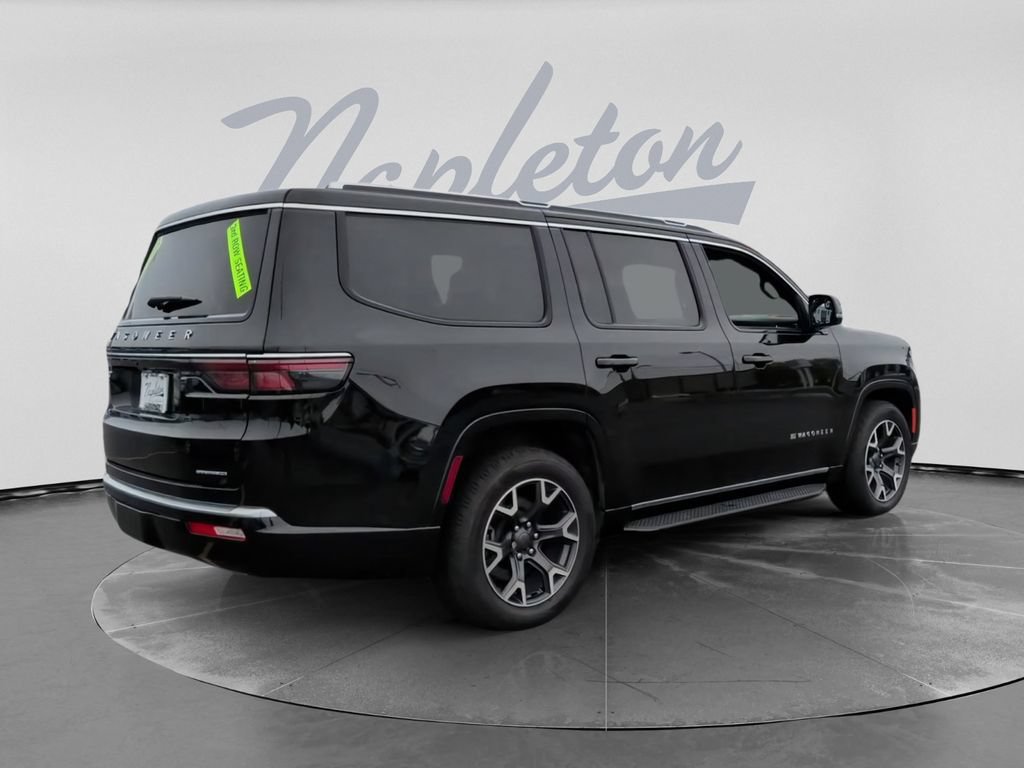 Used 2023 Jeep Wagoneer Series III w/ Preferred Equipment Group AWD/4WD image 6