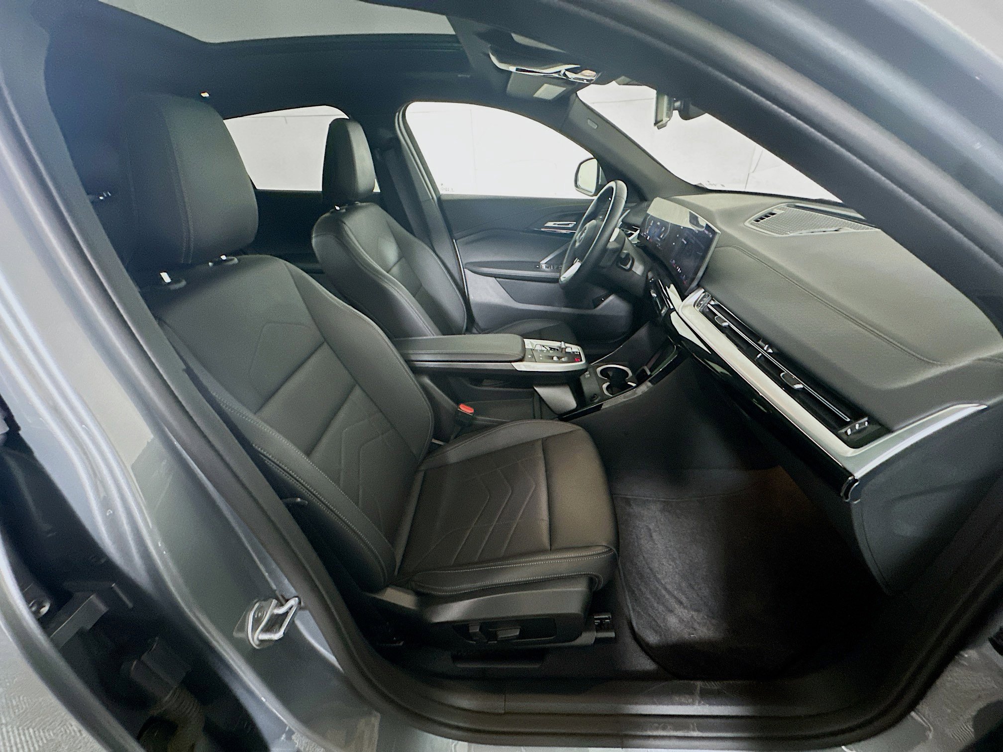 Used 2025 BMW X2 xDrive28i w/ Convenience Package AWD/4WD image 34