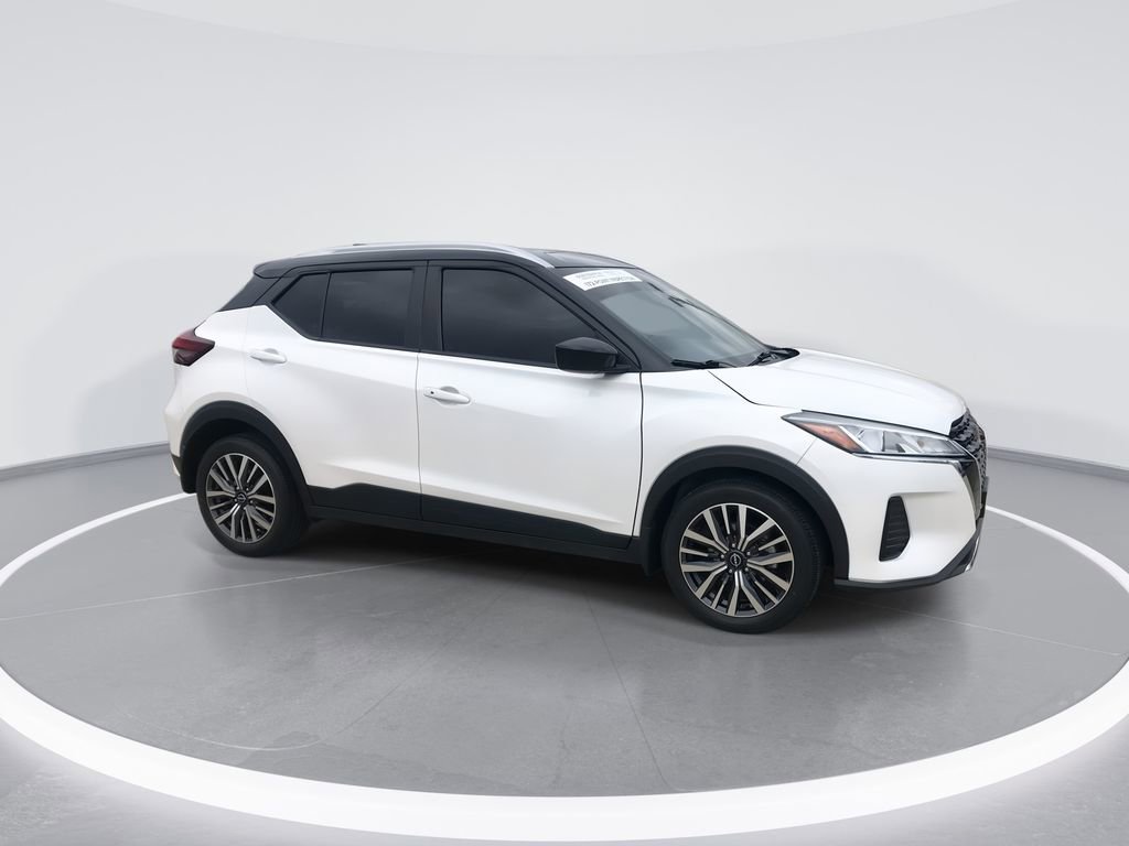 Used 2024 Nissan Kicks SV w/ Interior Electronics Package FWD image 2
