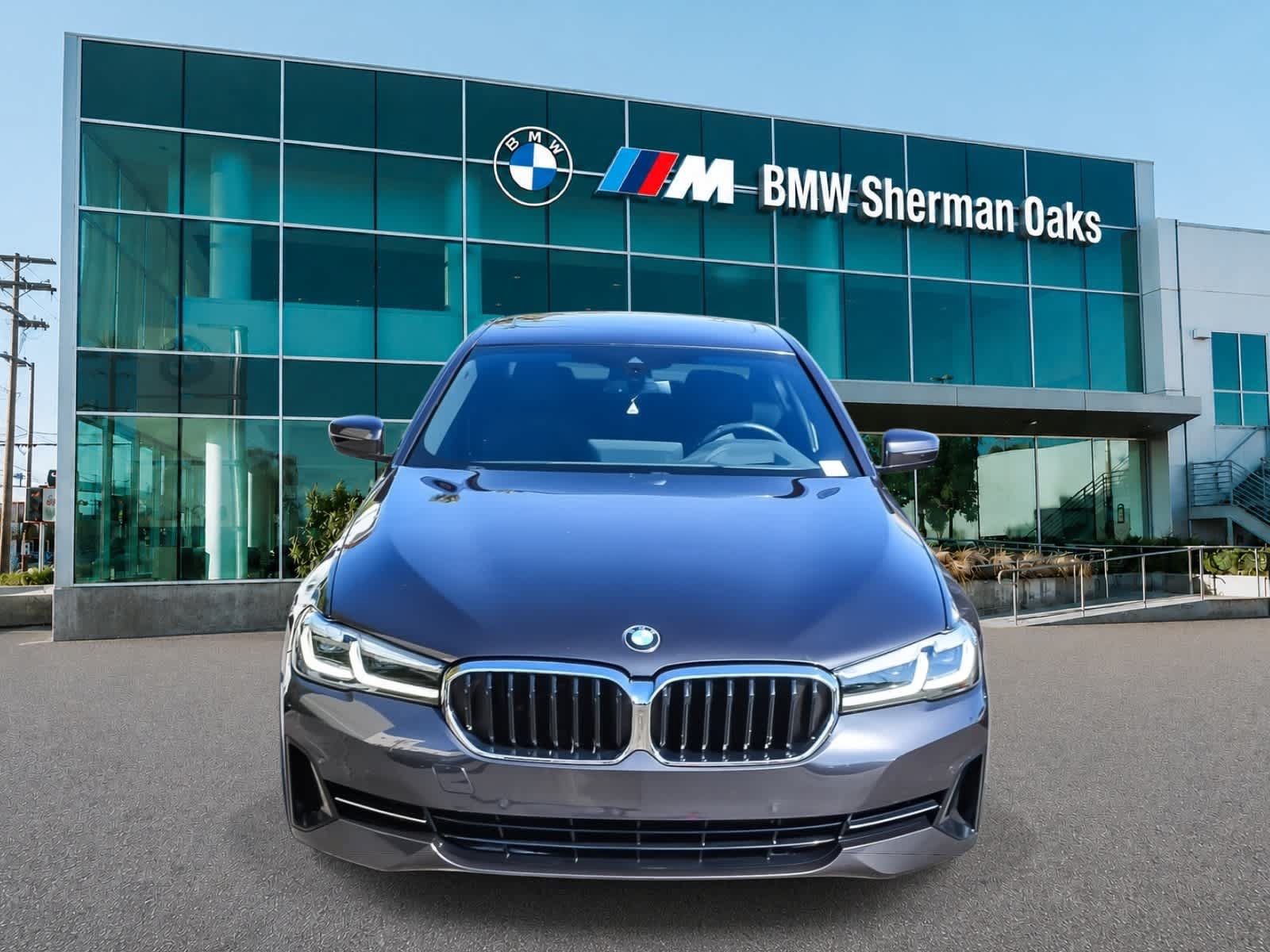 Used 2023 BMW 530i w/ Premium Package RWD image 2