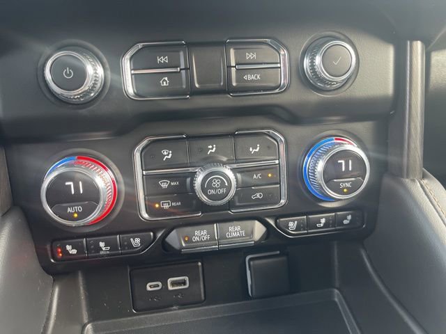 Used 2024 GMC Yukon AT4 w/ Technology Package image 16