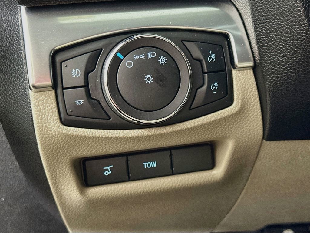 Used 2019 Ford Explorer Limited w/ Ford Safe & Smart Package FWD image 23