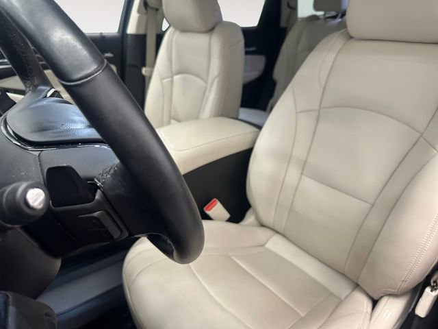 Used 2023 Buick Enclave Essence w/ Sport Touring Edition FWD image 9