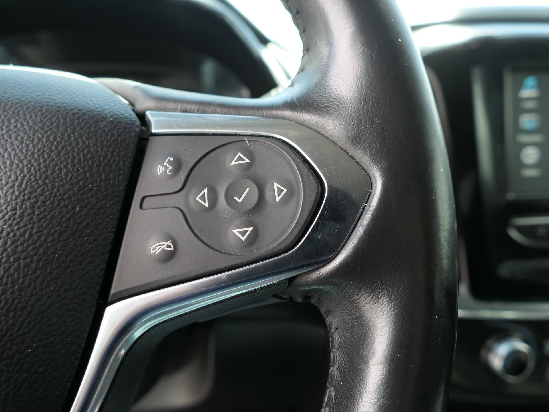 Used 2019 Chevrolet Traverse LT image 15