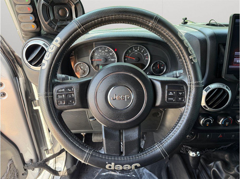 Used 2015 Jeep Wrangler Unlimited Rubicon w/ Connectivity Group AWD/4WD image 25