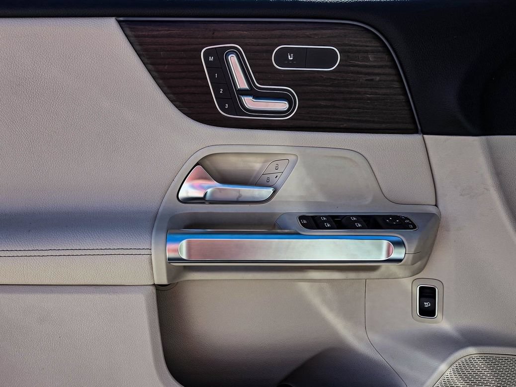 New 2026 Mercedes-Benz GLB 250 4MATIC image 11