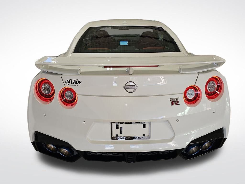 Used 2024 Nissan GT-R Premium w/ Premium Interior Package image 39