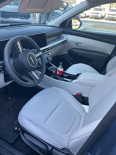 Used 2025 Hyundai Tucson SE image 11