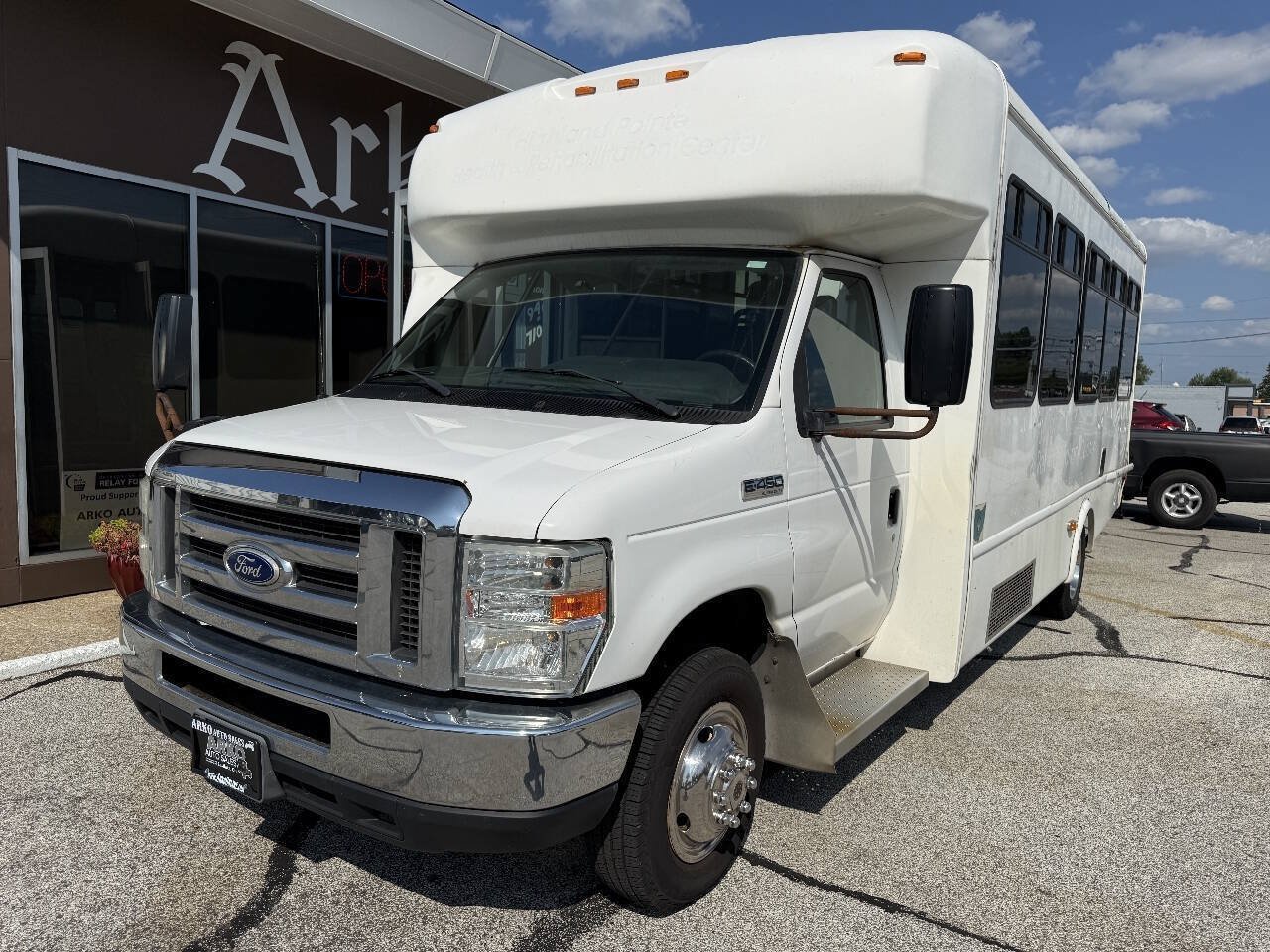 Used 2016 Ford E-450 and Econoline 450 Super Duty w/ Shuttle Bus Prep Package RWD image 1