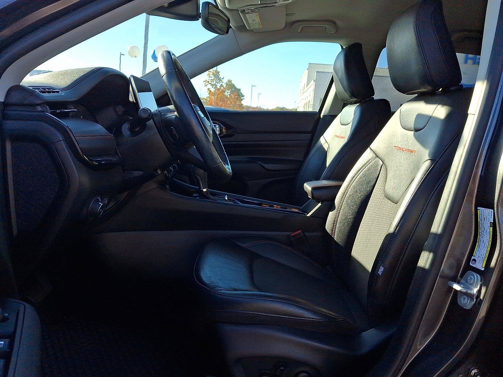 Used 2022 Jeep Compass Trailhawk w/ Trailhawk Convenience Group AWD/4WD image 13