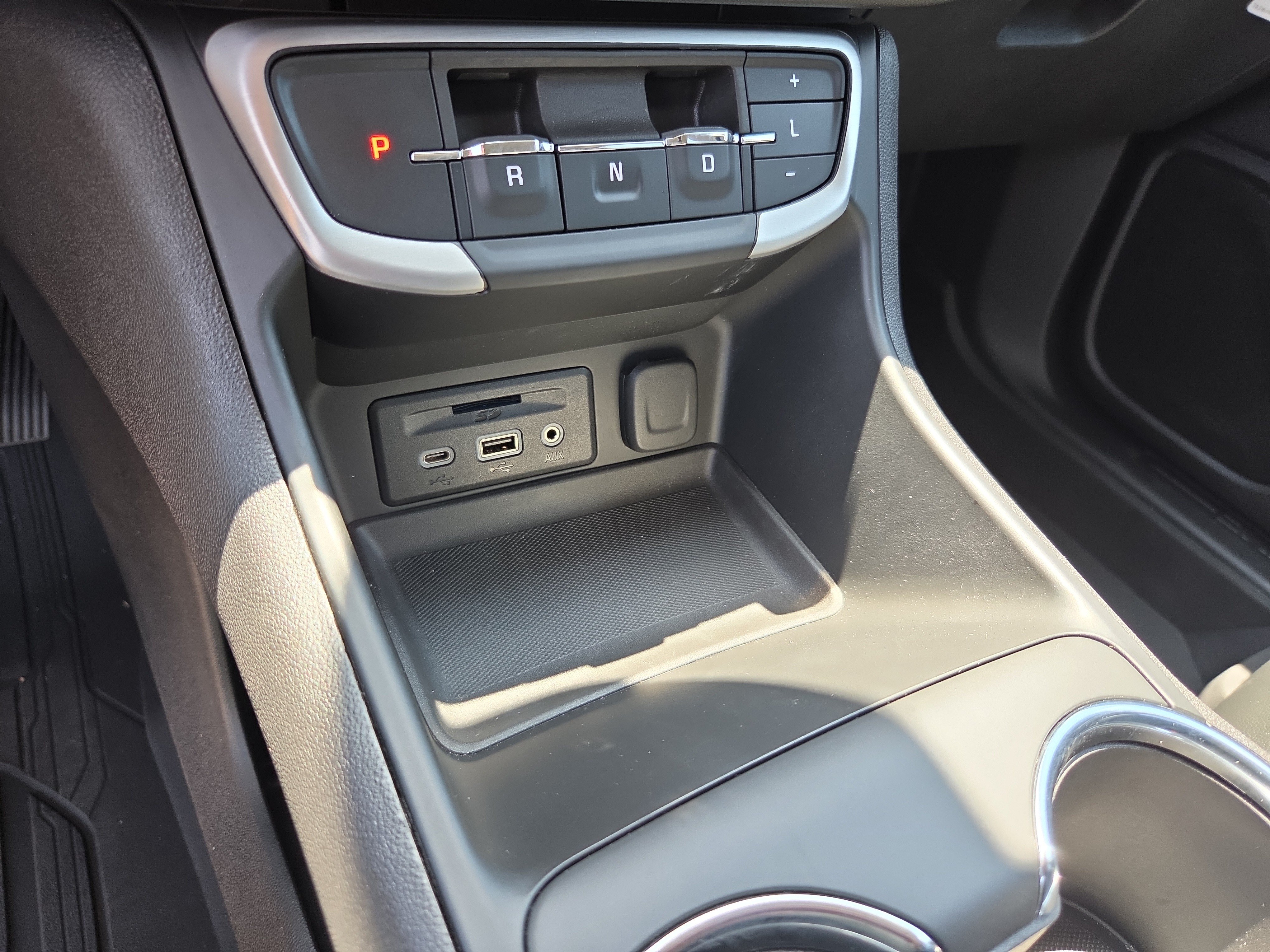 Used 2023 GMC Terrain SLT FWD image 23