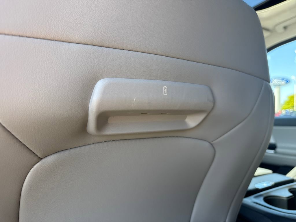 Used 2025 Ford Expedition Active AWD/4WD image 27