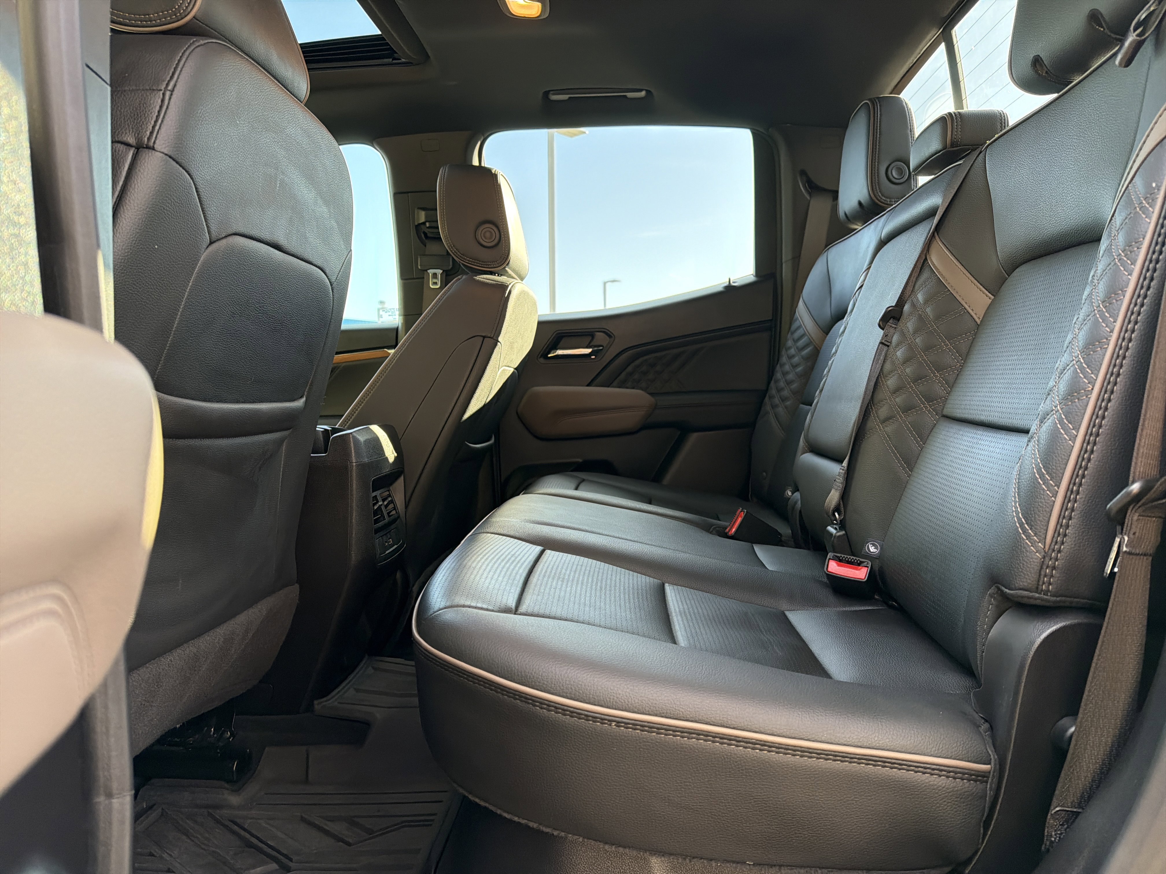 Used 2024 GMC Canyon Denali AWD/4WD image 31