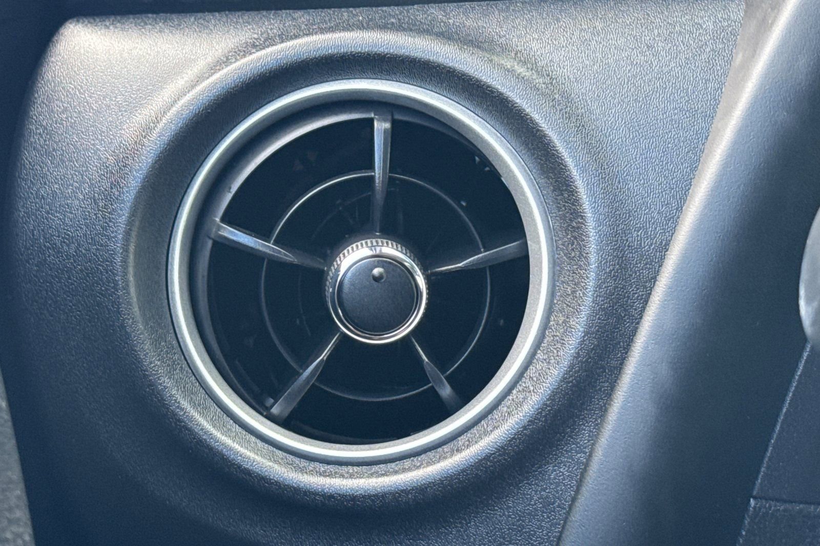 Used 2018 Toyota Corolla XLE image 28