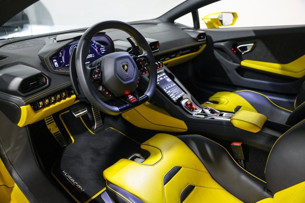 Used 2020 Lamborghini Huracan EVO image 27