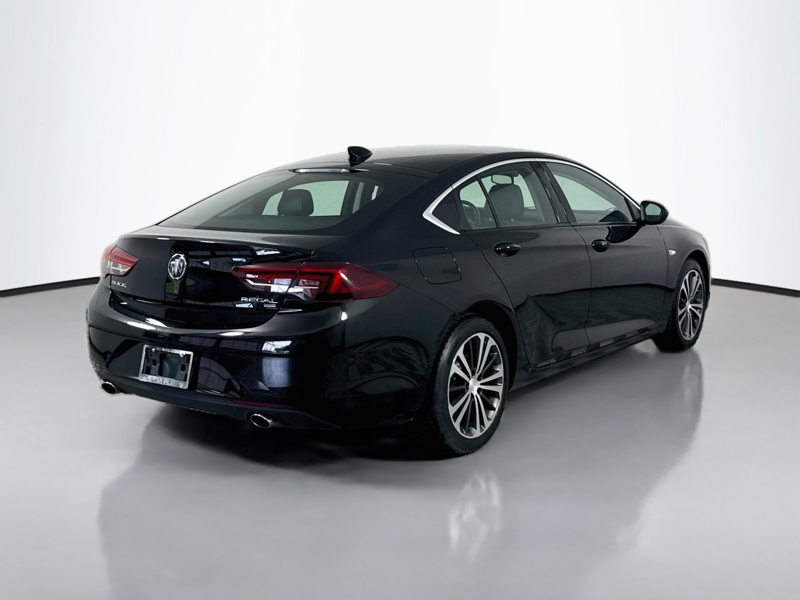 Used 2018 Buick Regal Essence w/ Sights and Sounds Package AWD/4WD image 9