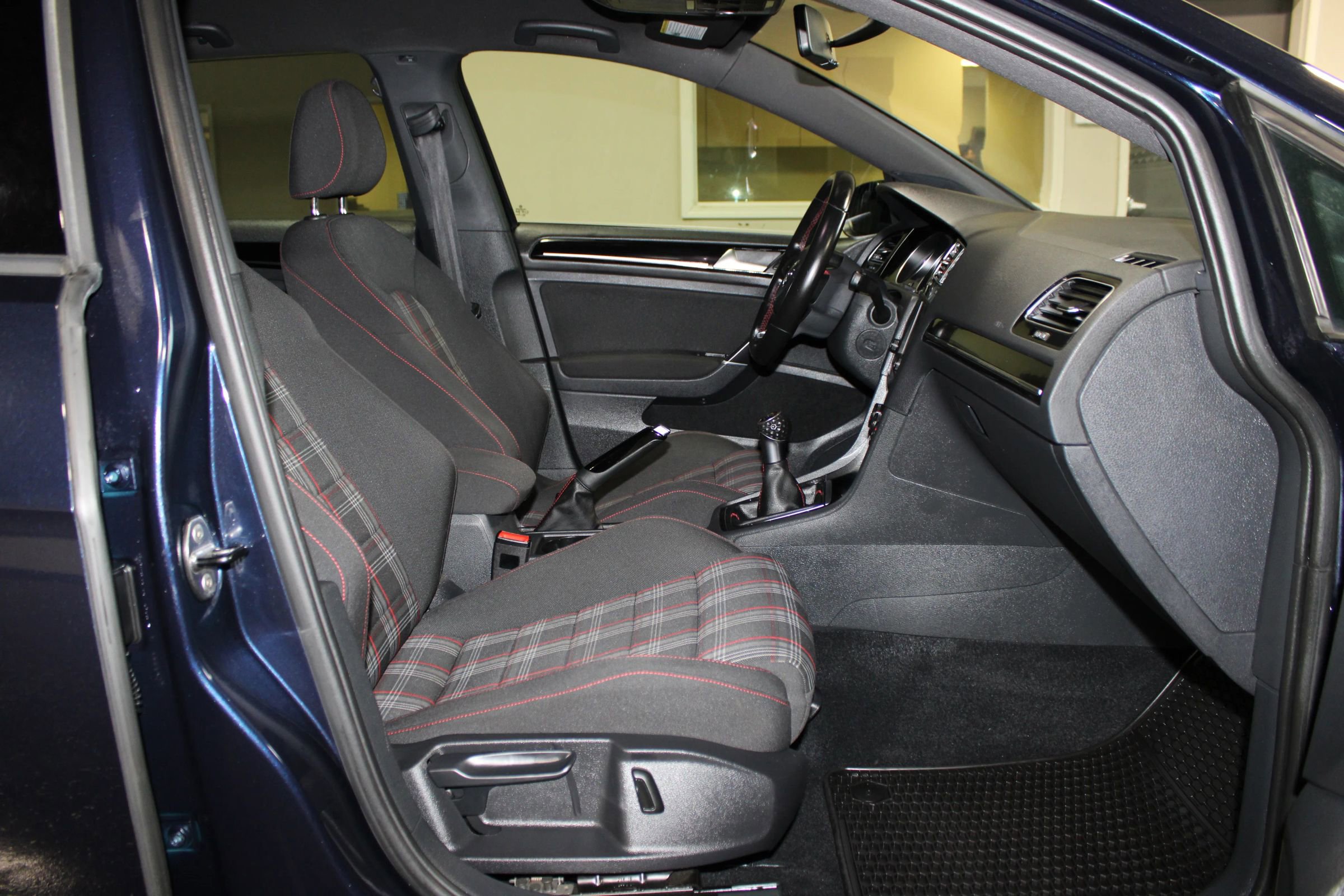 Used 2017 Volkswagen GTI Sport FWD image 28