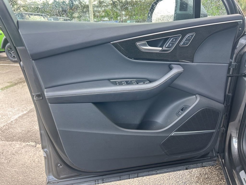 Used 2025 Audi Q7 3.0T Premium Plus image 36