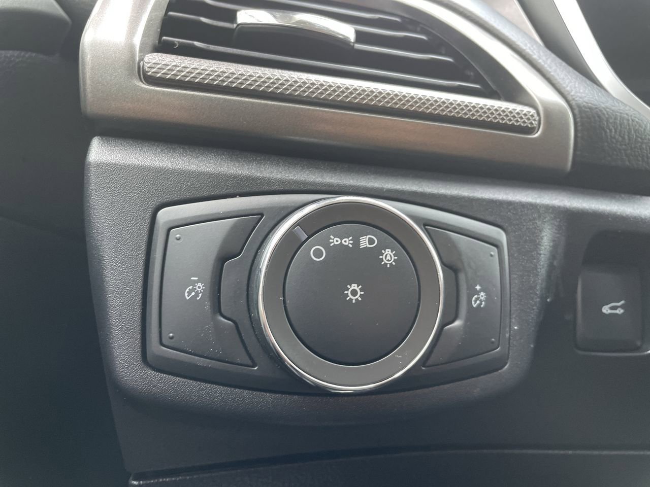 Used 2017 Ford Fusion S FWD image 25
