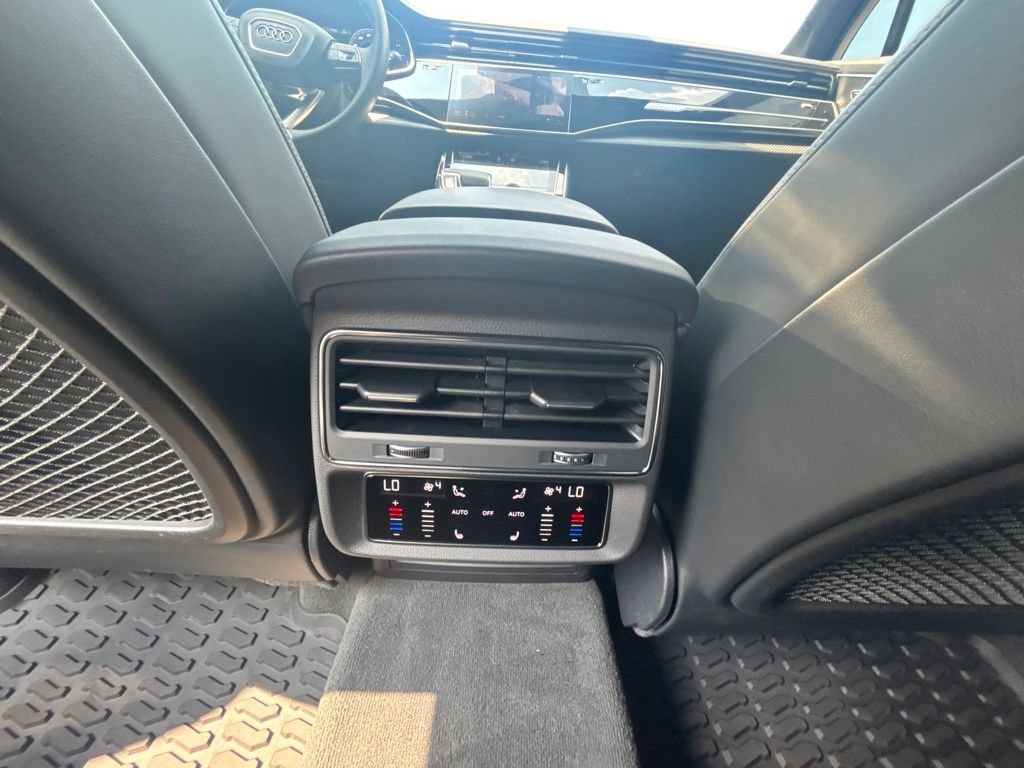 Used 2025 Audi SQ7 Prestige AWD/4WD image 17