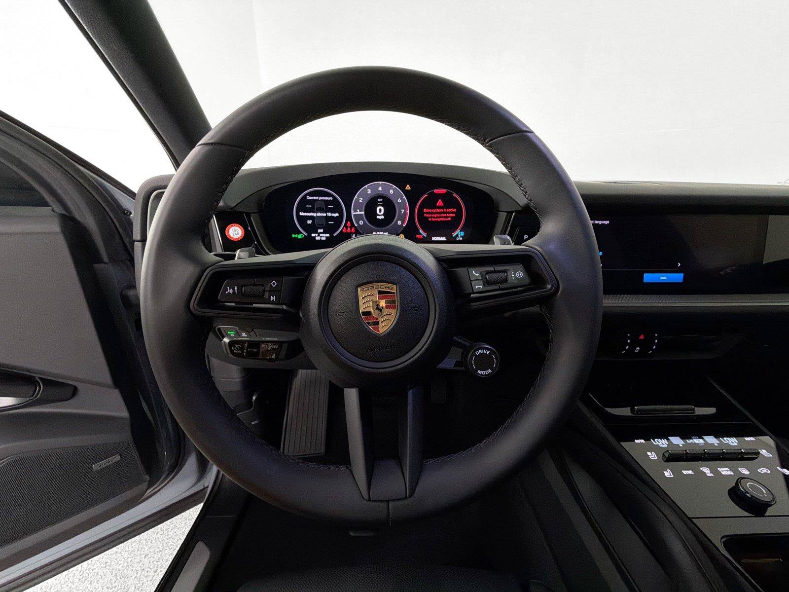 Certified 2025 Porsche Cayenne AWD/4WD image 20