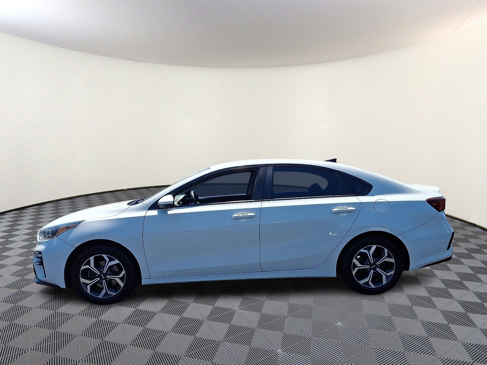 Used 2019 Kia Forte LXS FWD image 4