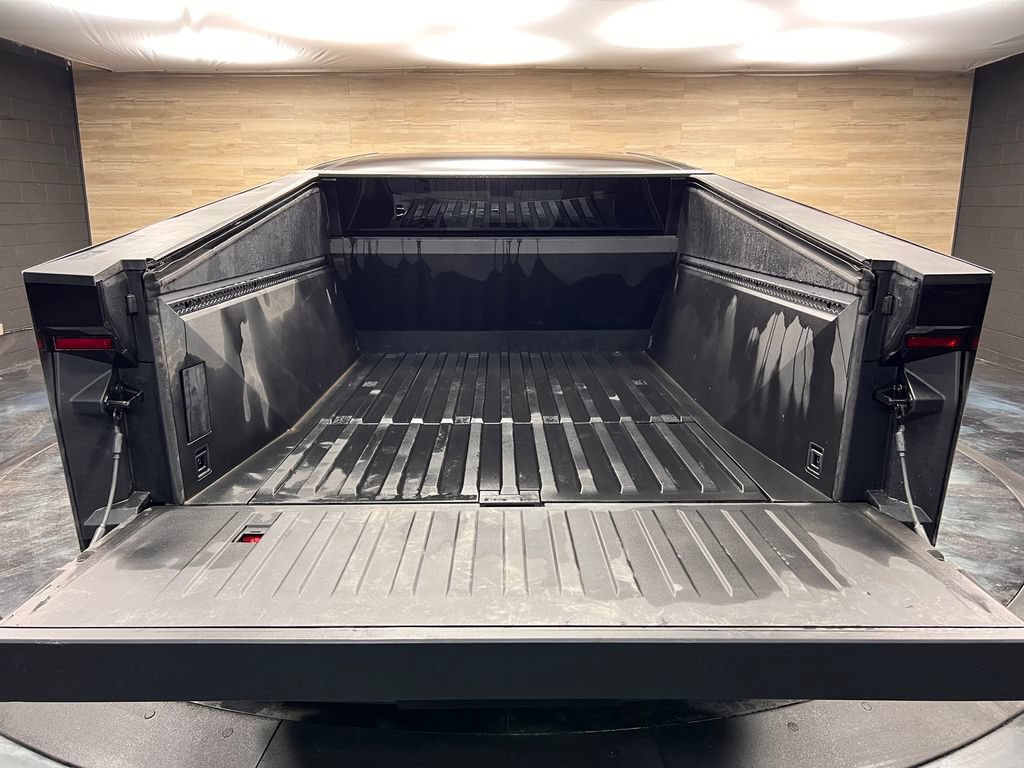 Used 2024 Tesla Cybertruck AWD Crew Cab image 21