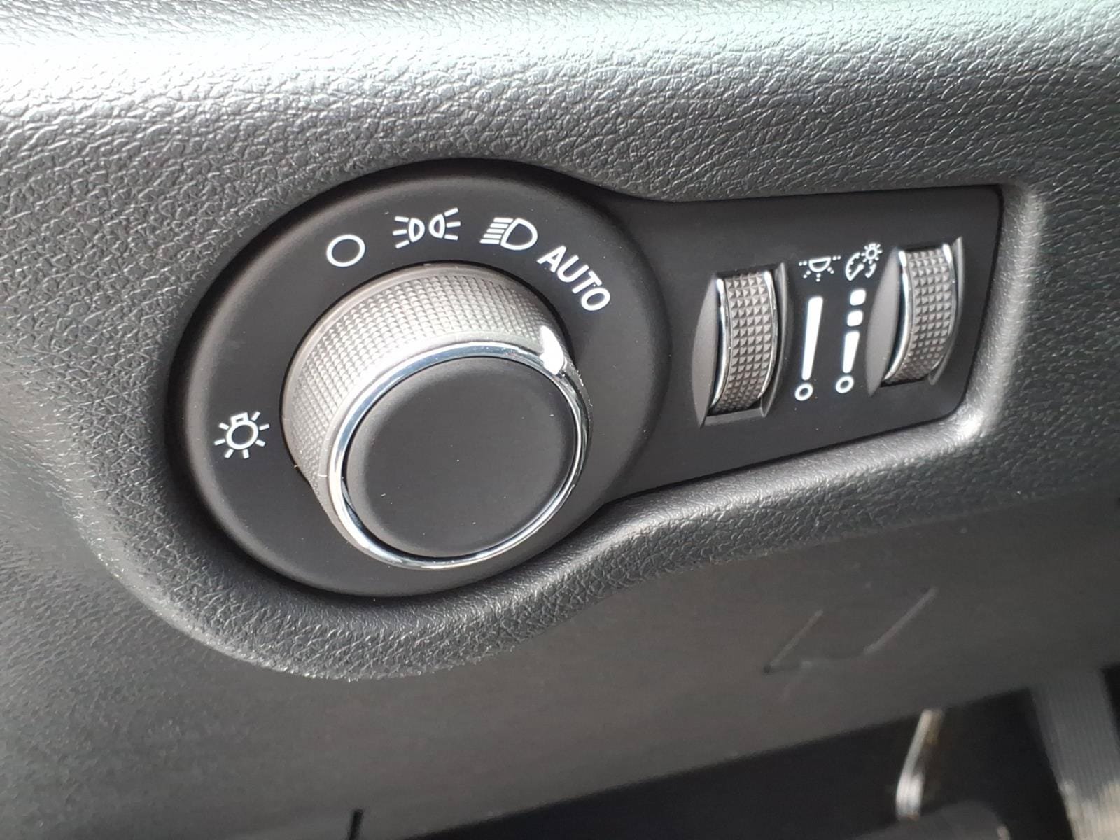 New 2027 Chrysler Pacifica Select AWD/4WD image 15