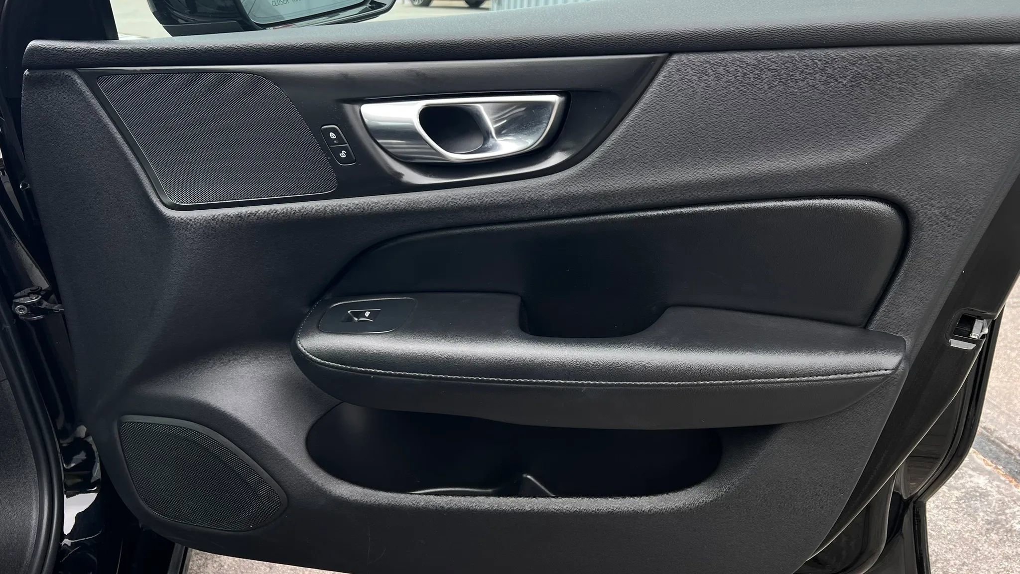 Used 2023 Volvo S60 T8 Plus image 30