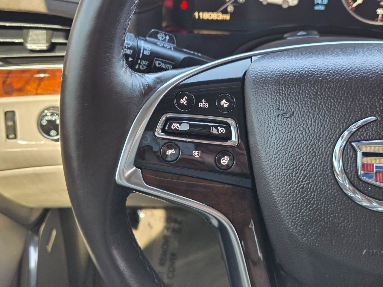 Used 2015 Cadillac Escalade Luxury RWD image 28