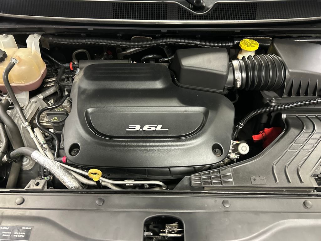 Used 2018 Chrysler Pacifica Limited w/ Tire & Wheel Group image 29