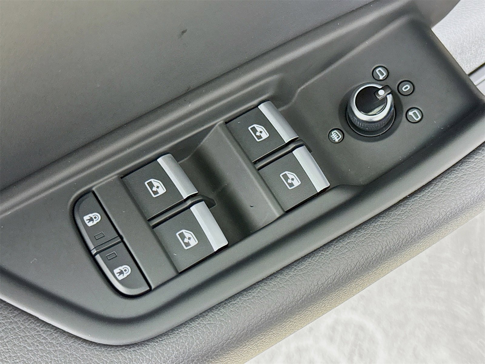 Used 2024 Audi A4 2.0T Premium w/ Convenience Package image 17