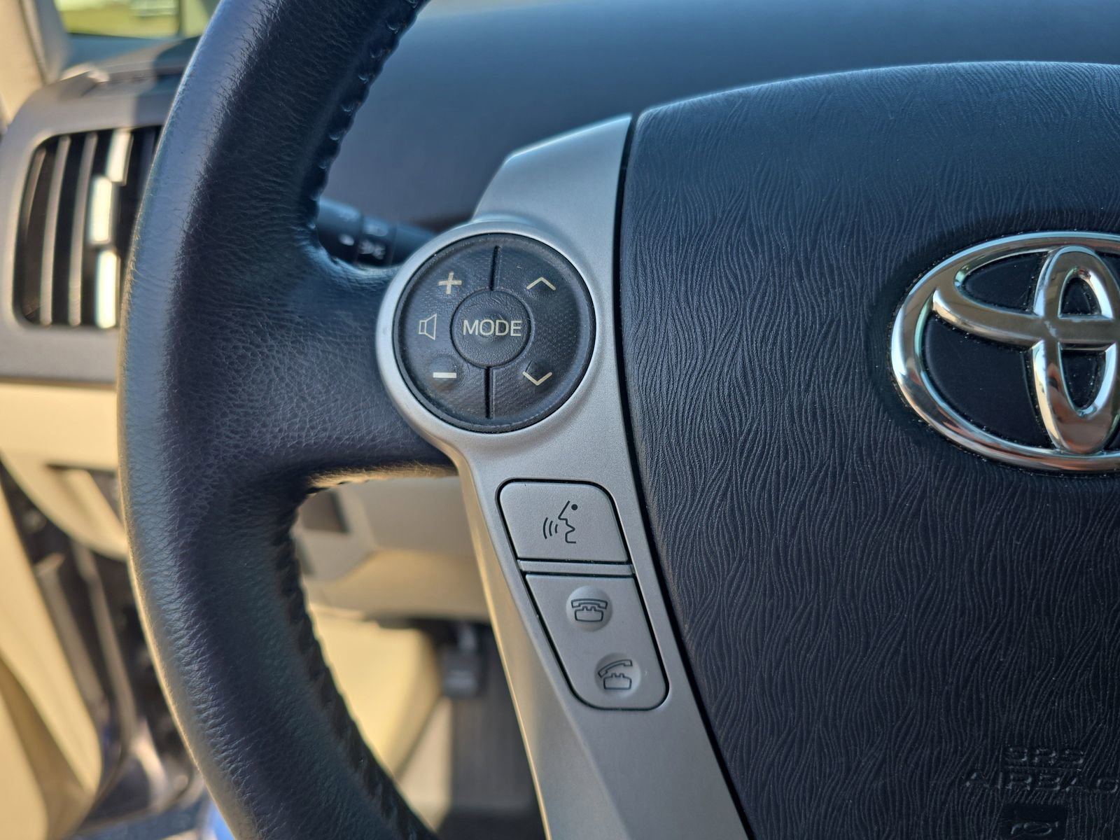 Used 2015 Toyota Prius Five FWD image 21