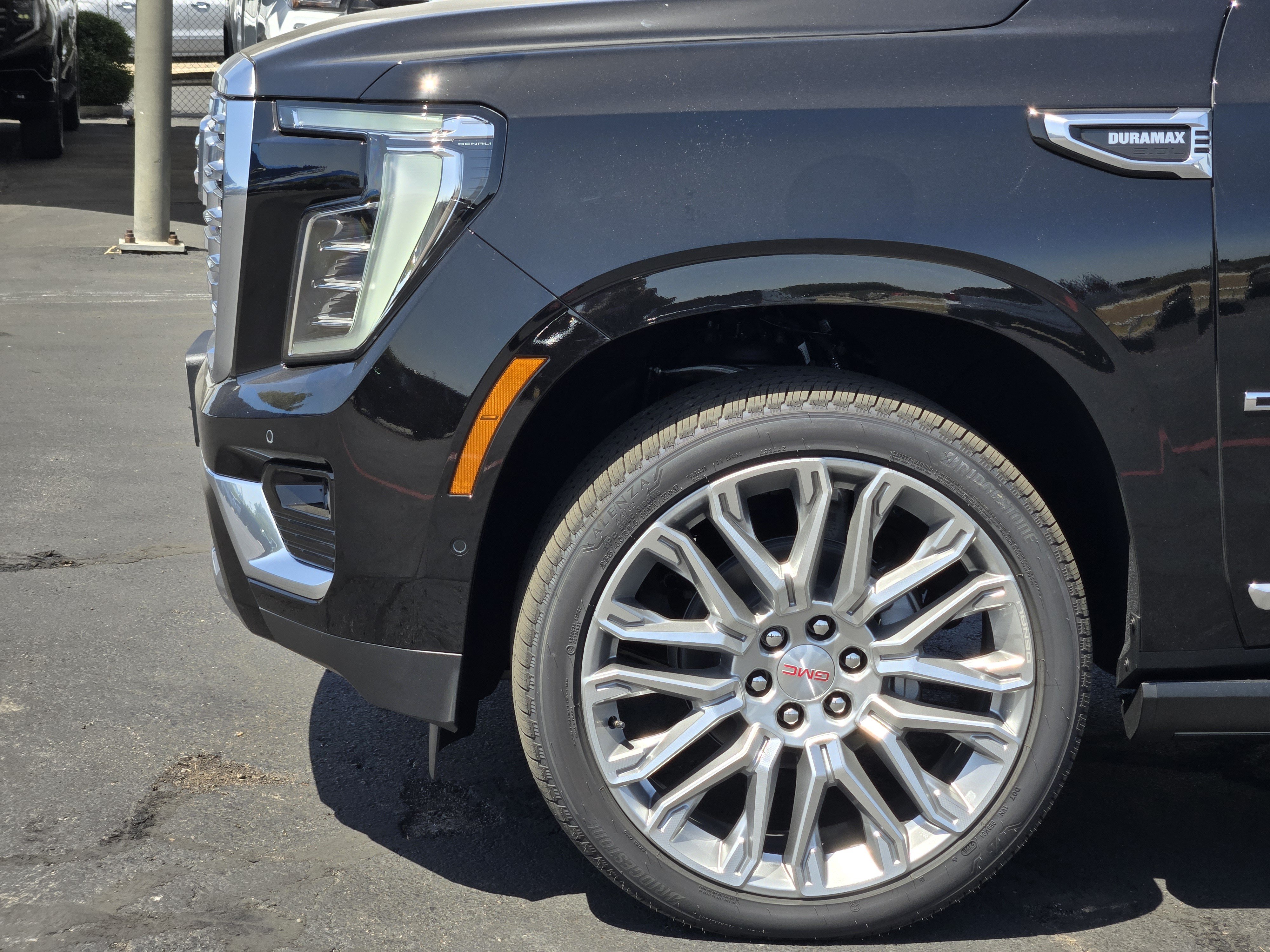 New 2026 GMC Yukon XL Denali w/ Denali Reserve Package AWD/4WD image 5