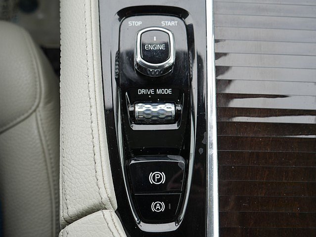 Used 2016 Volvo XC90 T6 Momentum w/ Momentum Plus Package image 41