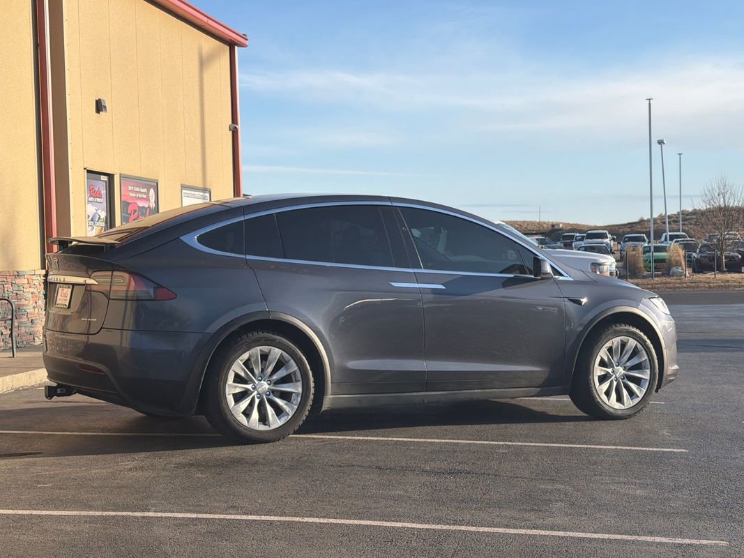 Used 2020 Tesla Model X image 24
