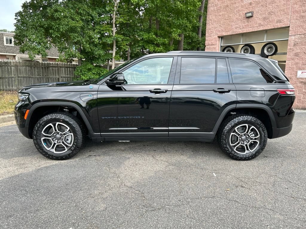 New 2024 Jeep Grand Cherokee Trailhawk w/ Advanced Protech Group II AWD/4WD image 2