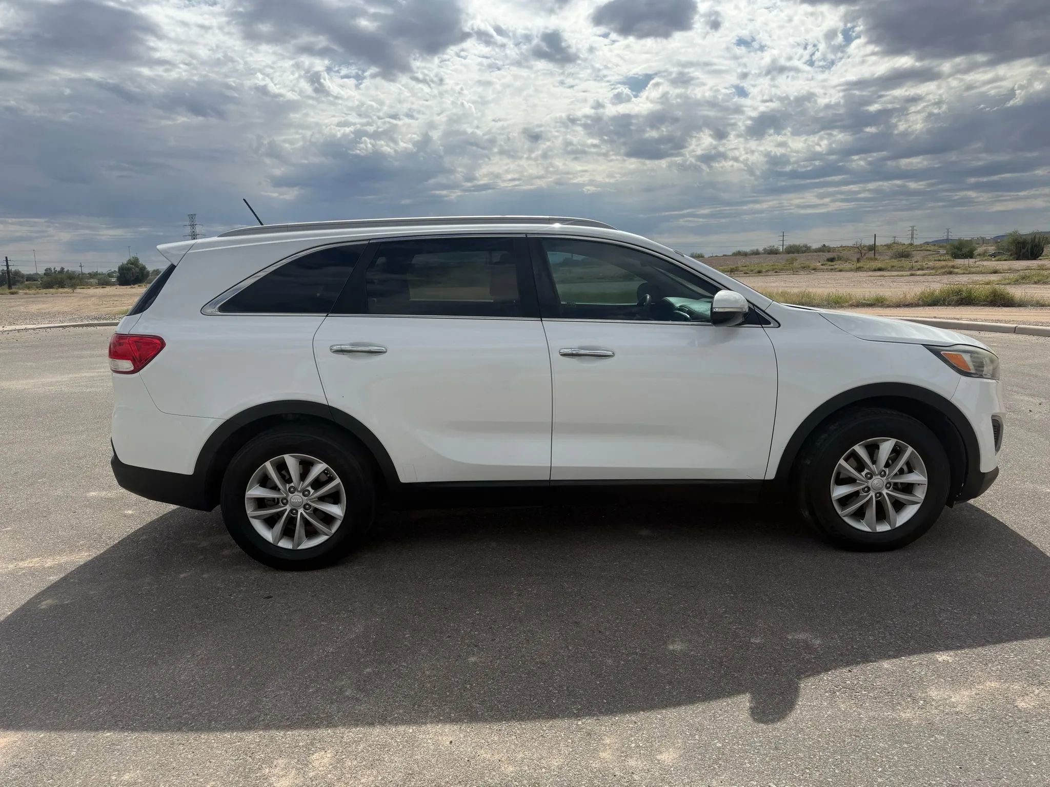 Used 2017 Kia Sorento LX image 8